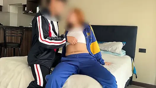 Hıristiyan üniversite öğrencisi erkek arkadaşını emmeyi öğreniyor ve bunu profesyonel bir enayi gibi yapıyor