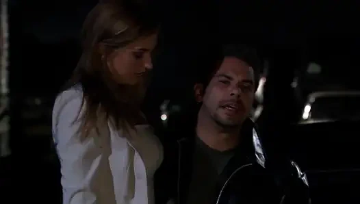 Araç sahnemle sikişiyor 01 akortlu arabalarının yanında sikişiyorlar