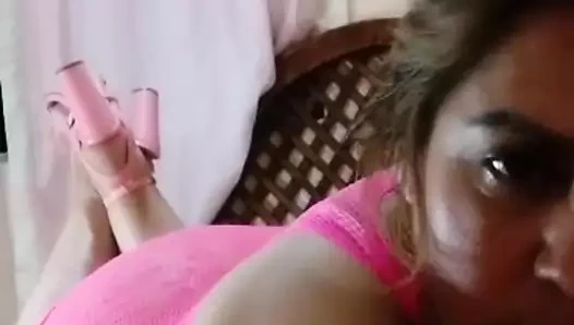 Seksi iç çamaşırı götümü sallıyor ve bana dokunuyor Rico