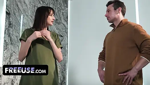 Dengesiz Lana Smalls Johnny Palms onu yakalayana kadar sokaklarda çıplak yürüyor