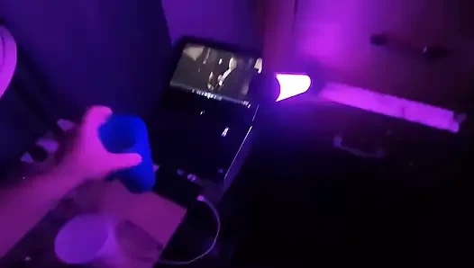 Hamile sürtüğü mor ışıkta sikiyor