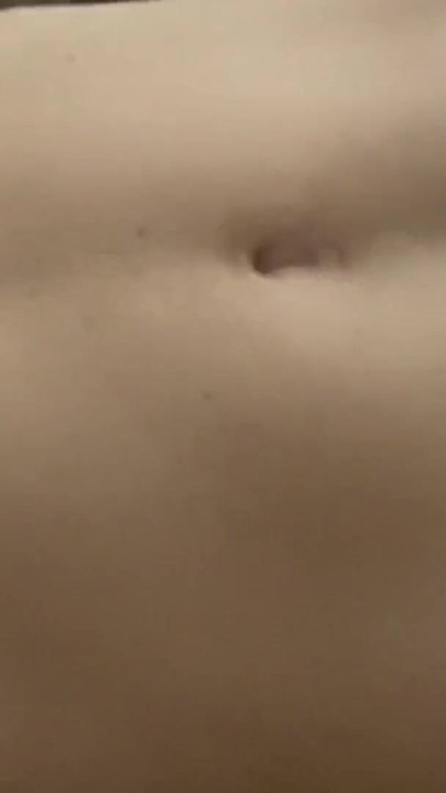 Amatör orta yaşlı seksi kadın sert meme uçlarıyla oynadıktan sonra boşalıyor | Klip 1