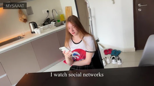 Üvey kız kardeş satrançta kayboldu ve amına iki kez boşalıyor