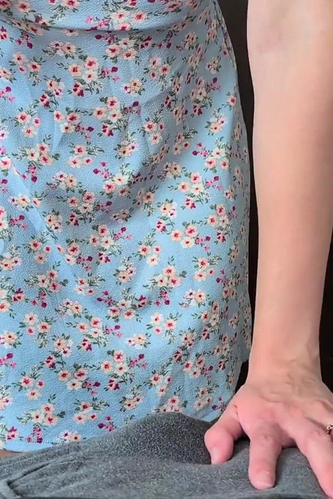 Sevimli etek götünü sikiyor dölleme