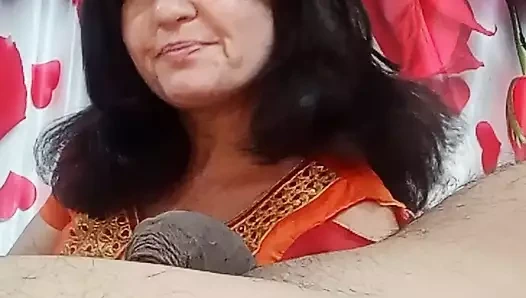 Sürtük orta yaşlı seksi kadının hayalini kuruyor.