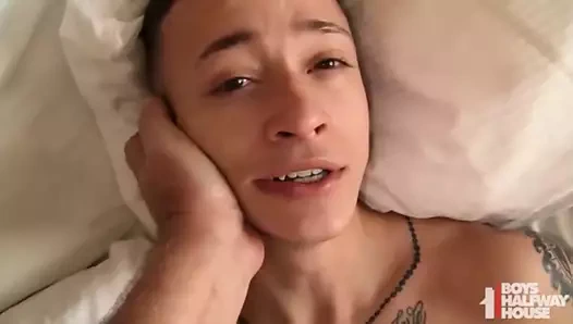 Oğlan amcığını sikip boşalttı