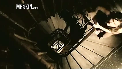 Çıplak ve çalışan memeler sıçrayan