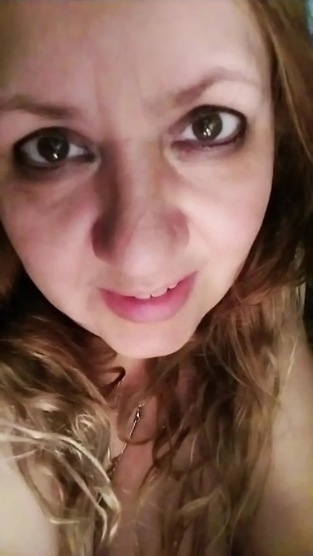 Трахаю мою толстую киску моим дилдо Crystal