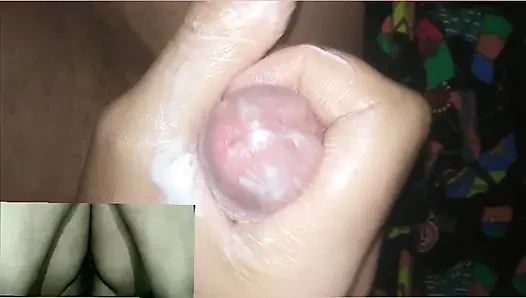 Kızlar görüntülü görüşmede mastürbasyon yapıyor
