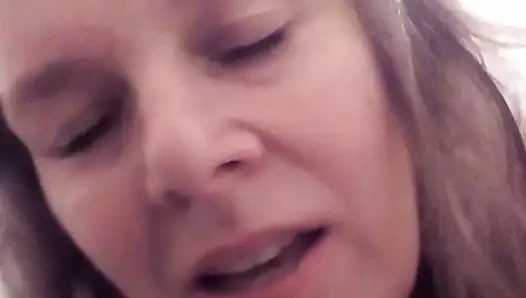 Seksi göt sallıyor