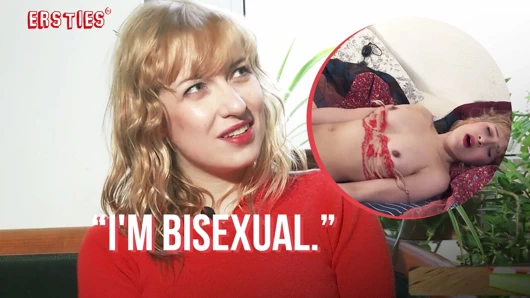 Ersties - ateşli Polonyalı güzel Natalia vibratör kullanırken boşalıyor