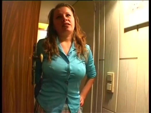 Azgın çiftle kabinde sikişiyor