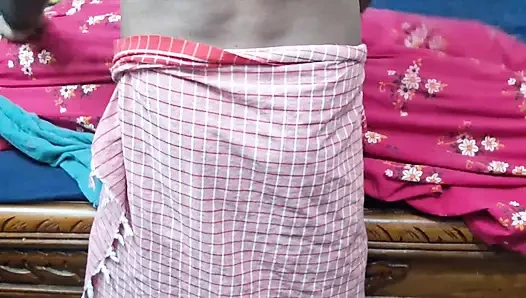Xxxx seksi tombul kadın erkek arkadaşının arkadaşıyla sikişiyor