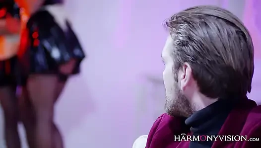 Erotik esmer yarağa biniyor
