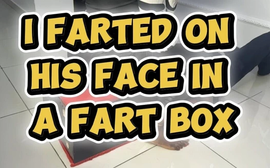 Afrikalı Sahibe Osuruk Kutusunda Yüzüne Osuruyor