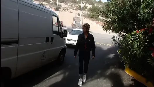 Sarışın hatun buharlı karşılaşmada taksi şoförünü baştan çıkarıyor