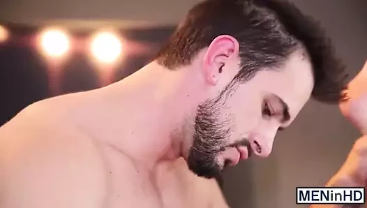 Tommy kıçını azgın horoz fenix azizleri tarafından dövülerek alır