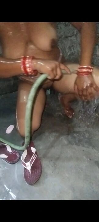 Bahate hue bhabhi ki mast video meri bhabhi ka mast figure dekh full maza