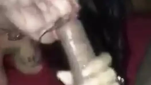 Seksi kız büyük zenci yarağıyla oral seks yapıyor - amatör