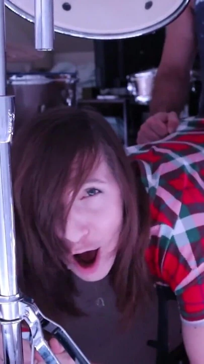 Эмоциональный момент из "Мачеха застряла в барабанной площадке. Пасынок оставляет ей кримпай".