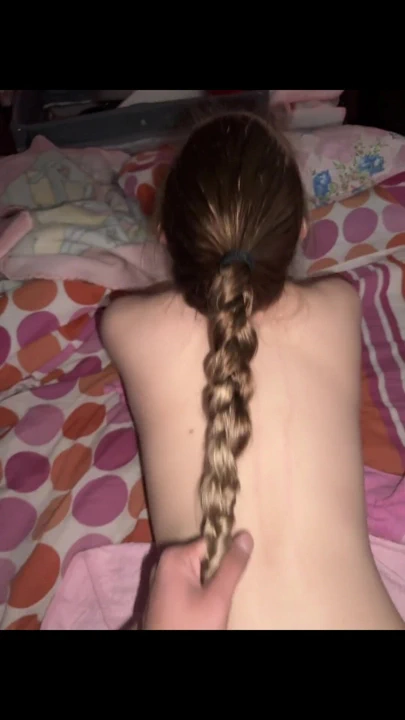 Gerçek çift gerçek orgazm hareketleri yapıyor, emiyor, sikişiyor ve boşalıyor | Klip 1