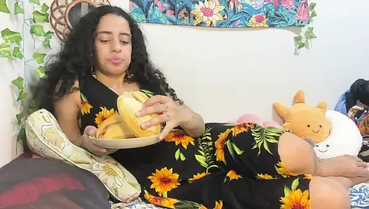 Завтрак с богиней с волосатой киской