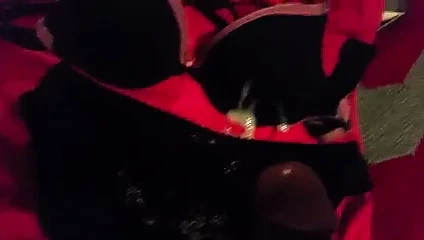 karısının sutyen üzerinde Cumming