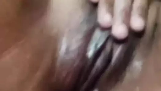 Hintli kız kiya nind nahi aati'i parmaklamadan parmaklıyor