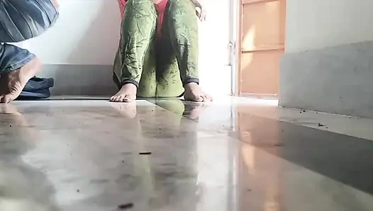 Hintli gerçek kız arkadaş sınıfta kimse yokken gerçek erkek arkadaşıyla yarak
