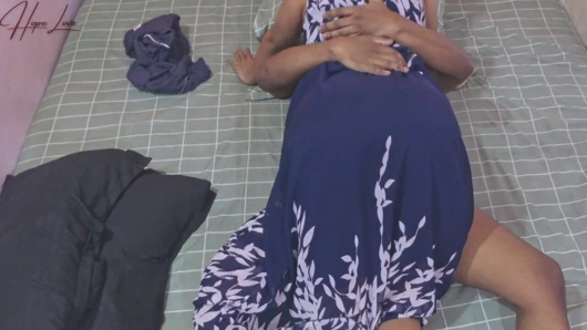 Sevimli Bir Komşu Çaya Geldi Ama Ona Vakit Kalmadı.