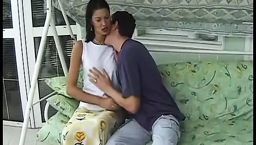 Almanya'dan muhteşem hatun kocası işteyken sikişiyor