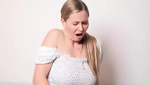 Sıradan bir köylü kız sırlarını ortaya çıkarıyor