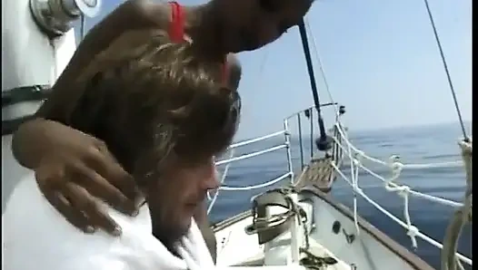 Znakomita czarna modelka dostaje kutasa głęboko w mokrej cipce po pieczeniu