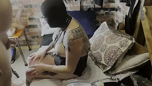 Fuckpig sakso çekmekte zorlıyor