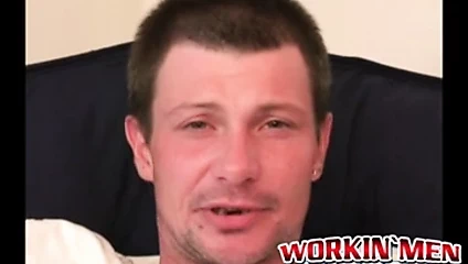 Shaggy gay sapkın asılarak ve twisting yağlı horoz solo