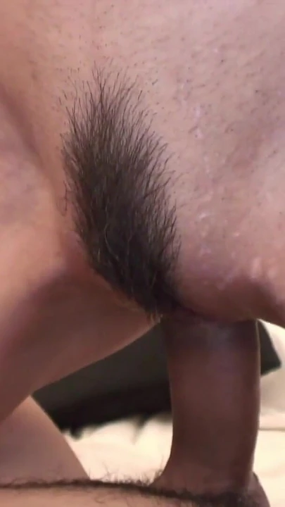 Волнующий момент от "экстремального кримпая, японская милфа заполняет ее мокрую киску"