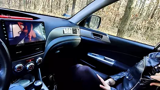 Bebek dışarıda emmeyi sever