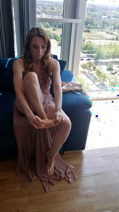 Bale esneme fışkırtmalı orta yaşlı seksi kadını azgın yapıyor