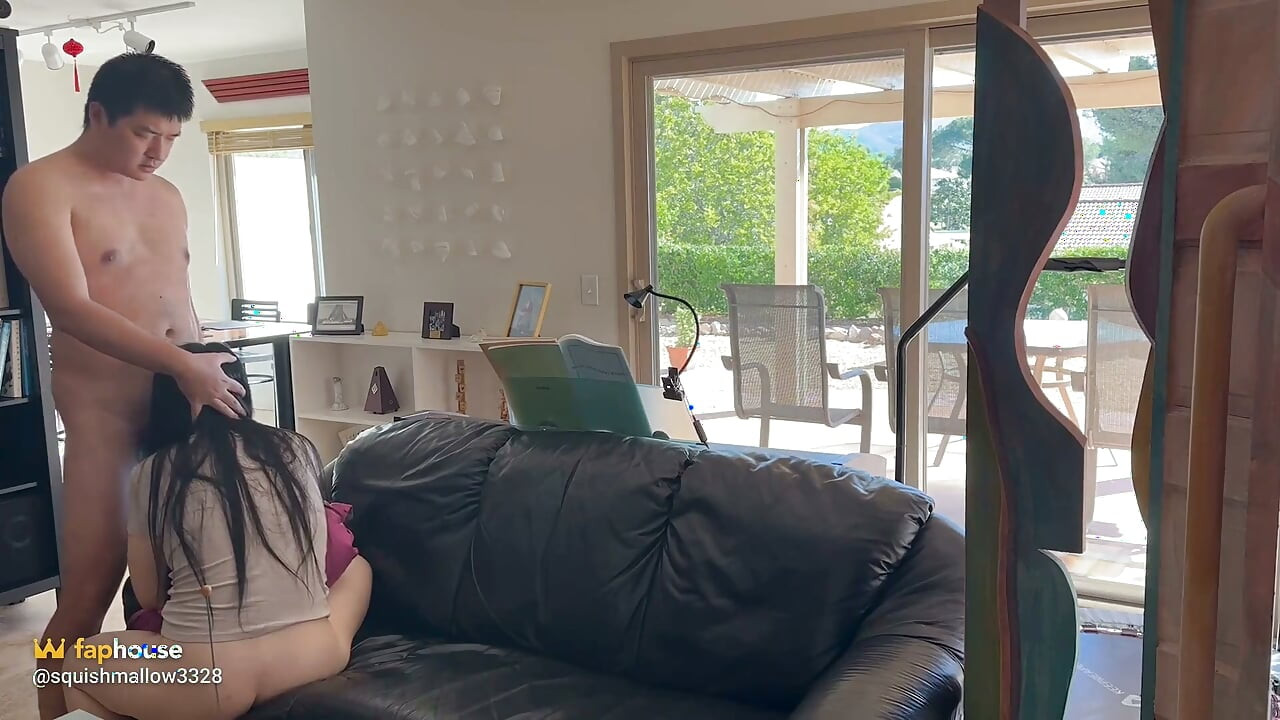 Büyük götlü Çinli tanrıçamı tatil köyünde domaltarak sikiyorum