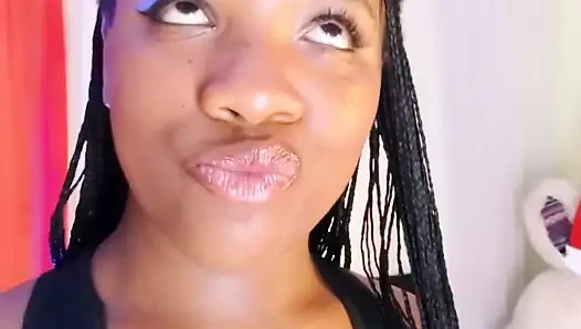 Antrenörüm spor salonunda göğüslerime dokundu