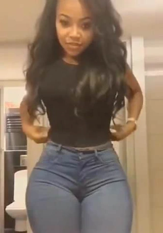 Black Girl HourglASS figure in jeans