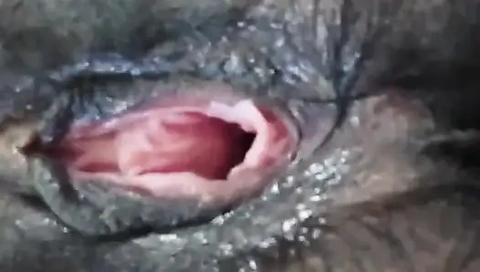 Hintli azgın kız dildoyla mastürbasyon yapıyor