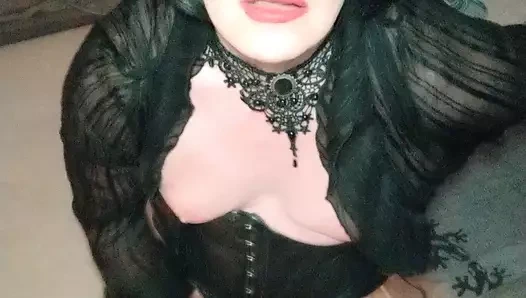 Travesti kedi kız