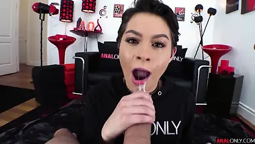 Yaramaz Nicole'ün anal sekse ihtiyacı var