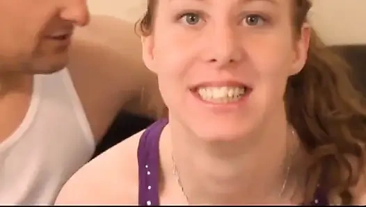 Güzel beyaz tenli ince ekim rose üçlü seks yapıyor