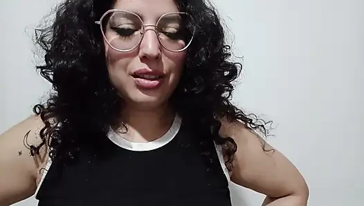 Komşunun tanga kokusunu aldığını görüyorum