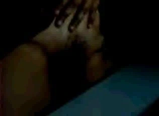 Endonezya ev karısı oyun zeka göğüsler ve kedi