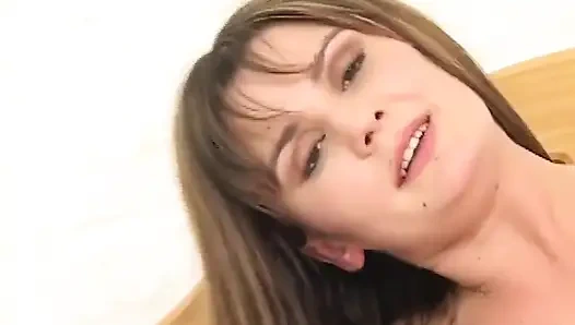 Sıkı amcıklı ve güzel memeli güzel orta yaşlı seksi kadın büyük olgun yarakla sikiliyor ve ağzına boşaltıyor