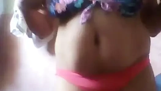 Mi secretaria sigue mostrando lo caliente que esta 1