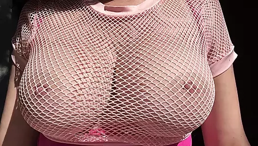 İtalyan büyük memeli orta yaşlı seksi kadın Artemisia azgın büyük göğüslerini açık havada gösteriyor ve zıplatıyor